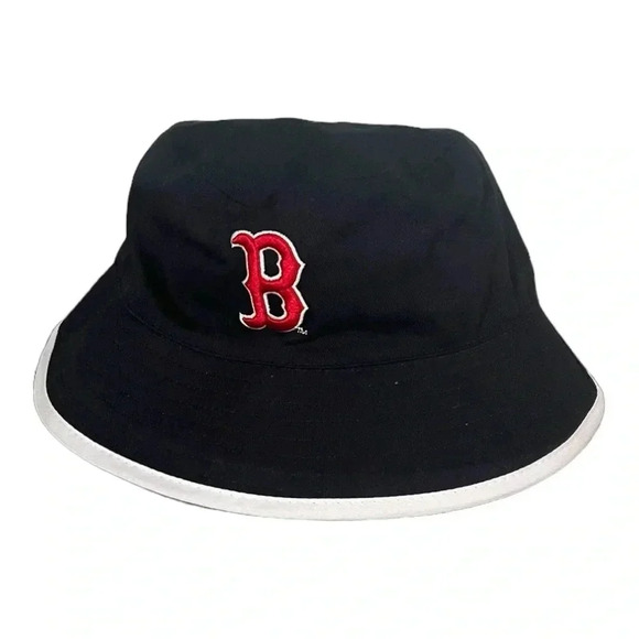 Accessories - Boston Red Sox reversible bucket hat (Benjamin Moore)